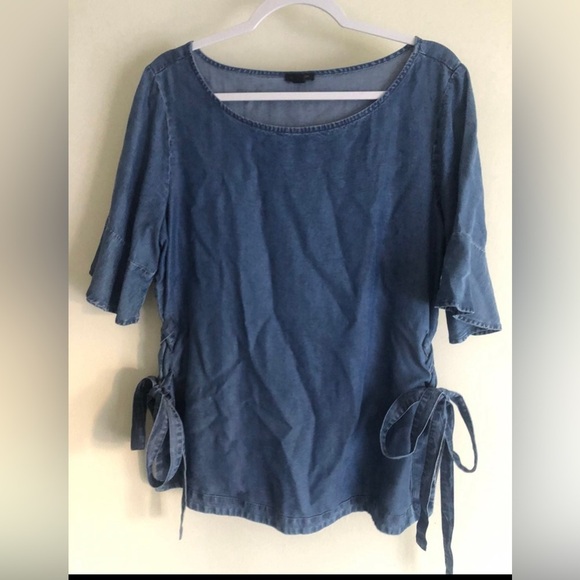 Ann Taylor women’s Chambray Denim blouse sz M - Picture 1 of 3